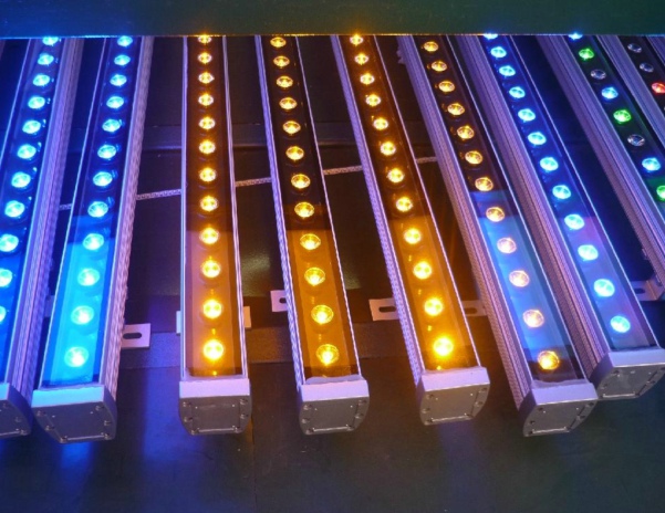 <b>泉芯QX5241主要应用于手电筒，LED射灯 LED驱动恒流源</b>